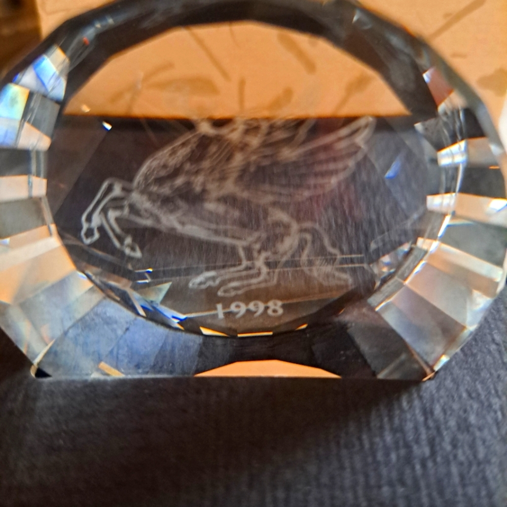 Swarovski crystal 1998 Pegasus paperweig…